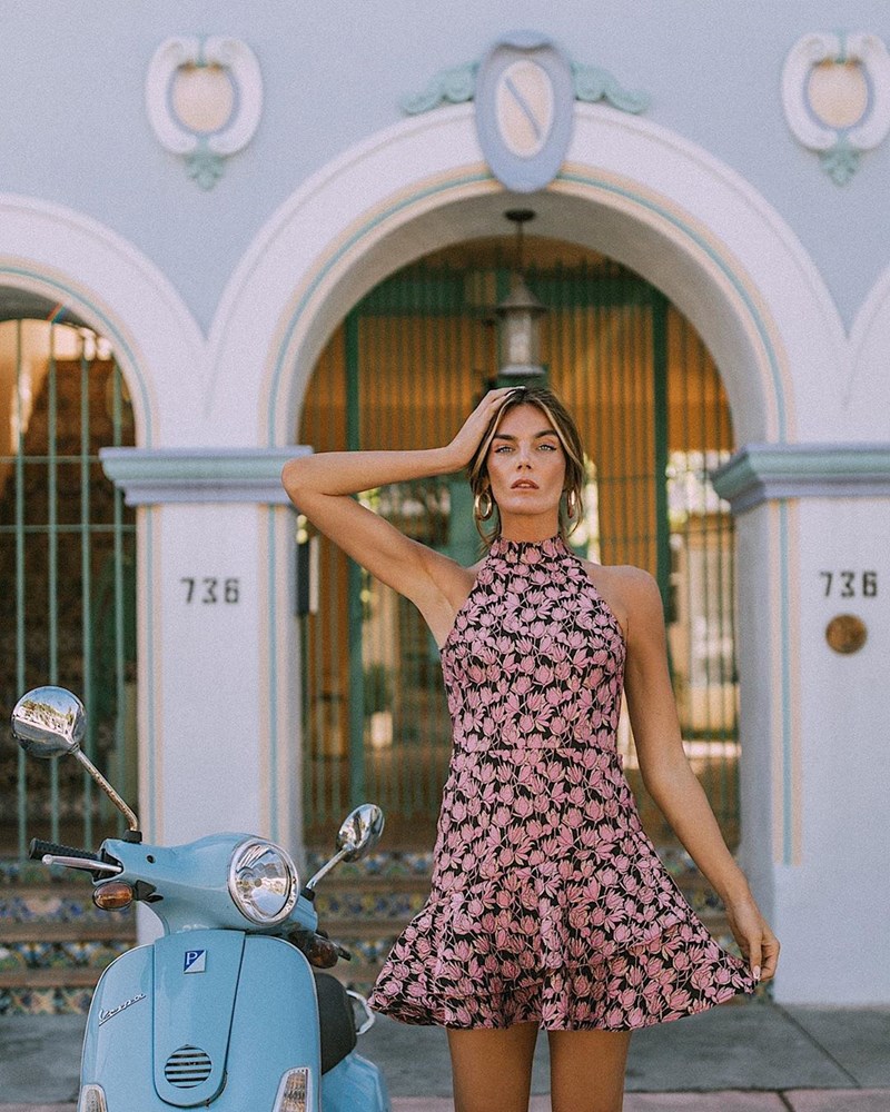 Καλοκαίρι χωρίς floral γίνεται; Σίγουρα όχι και αυτα τα 14 outfits θα σε πείσουν - εικόνα 12