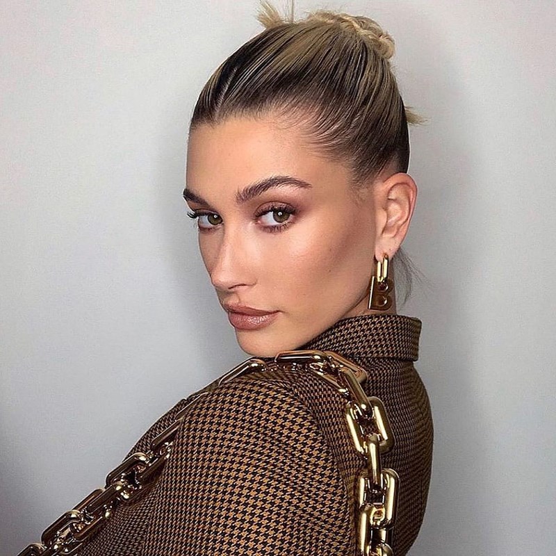 Ballerina Bun: Το κλασικό hair look που θα σώσει τις εμφανίσεις σου μετά την καραντίνα - εικόνα 2