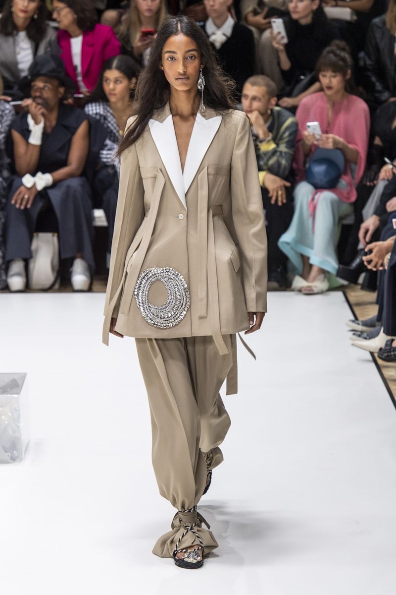 Από όλα τα παντελόνια που μπορεί να είναι στριμωγμένα μέσα στη ντουλάπα σου, αυτά είναι τα μόνα που χρειάζεσαι τώρα - εικόνα 4