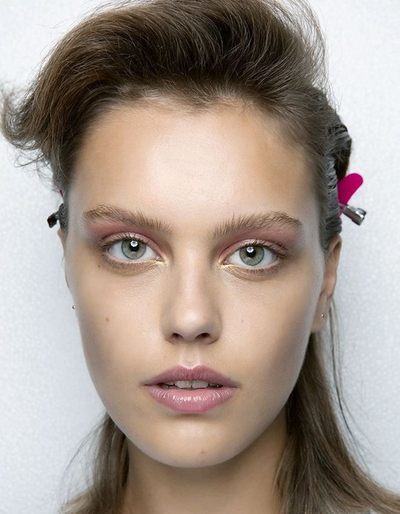 10+1 beauty τάσεις που θα σε κάνουν να δείξεις νεότερη σε χρόνο dt - εικόνα 8