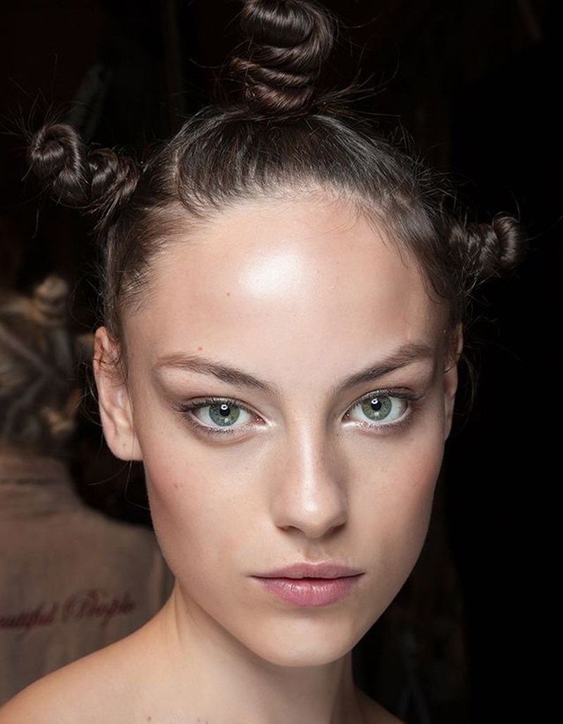 10+1 beauty τάσεις που θα σε κάνουν να δείξεις νεότερη σε χρόνο dt - εικόνα 7