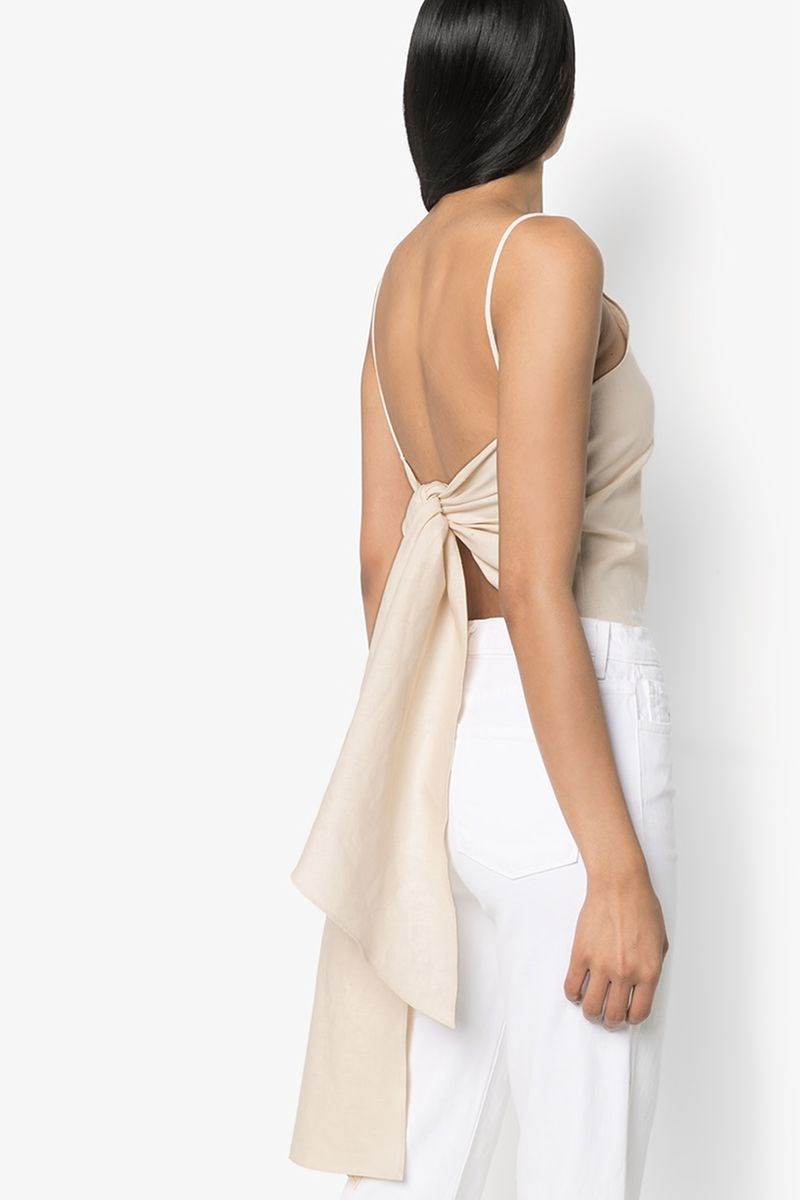 Τα τοπ που δένουν στην πλάτη είναι η νέα μας εμμονή! - εικόνα 6