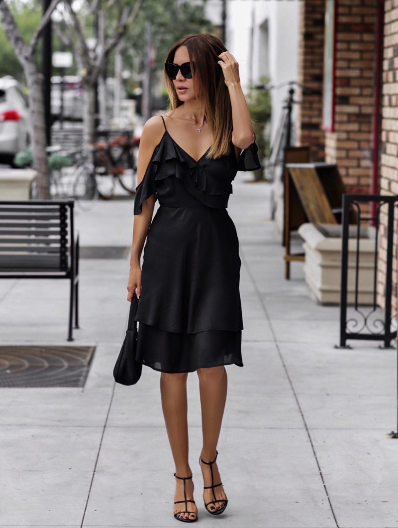 10+1 σούπερ σέξυ εμφανίσεις με μαύρο φόρεμα - εικόνα 2