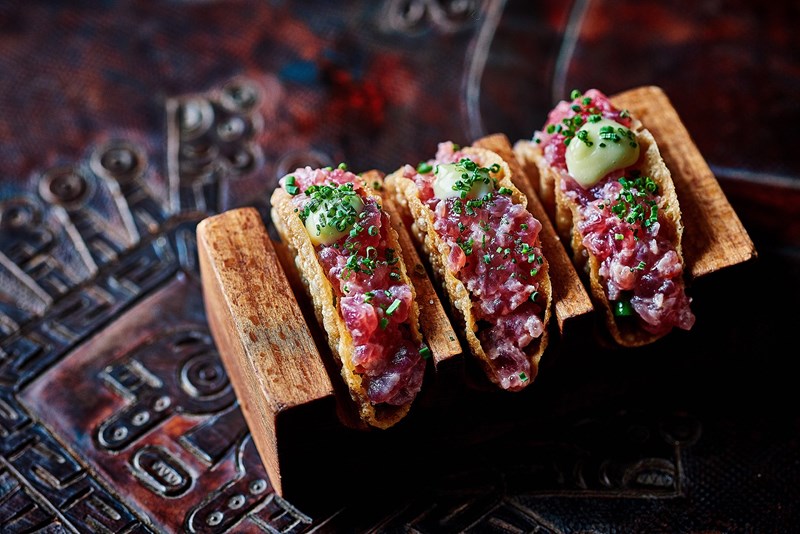 Η ωραιότερη αυλή της Μυκόνου με latin-american γεύσεις - εικόνα 4