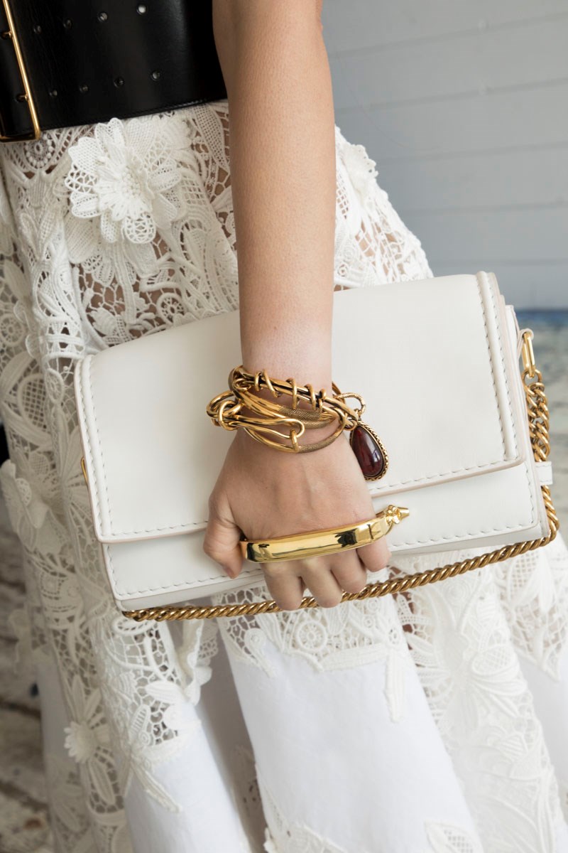 Story Shoulder: Η νέα τσάντα του οίκου Alexander McQueen είναι ήδη It - εικόνα 3