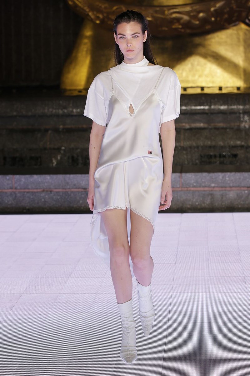 Lingerie Dress: Το κομμάτι-κλειδί που θα κάνει το στυλ σου super sexy (αλλά ποτέ προκλητικό!) - εικόνα 5