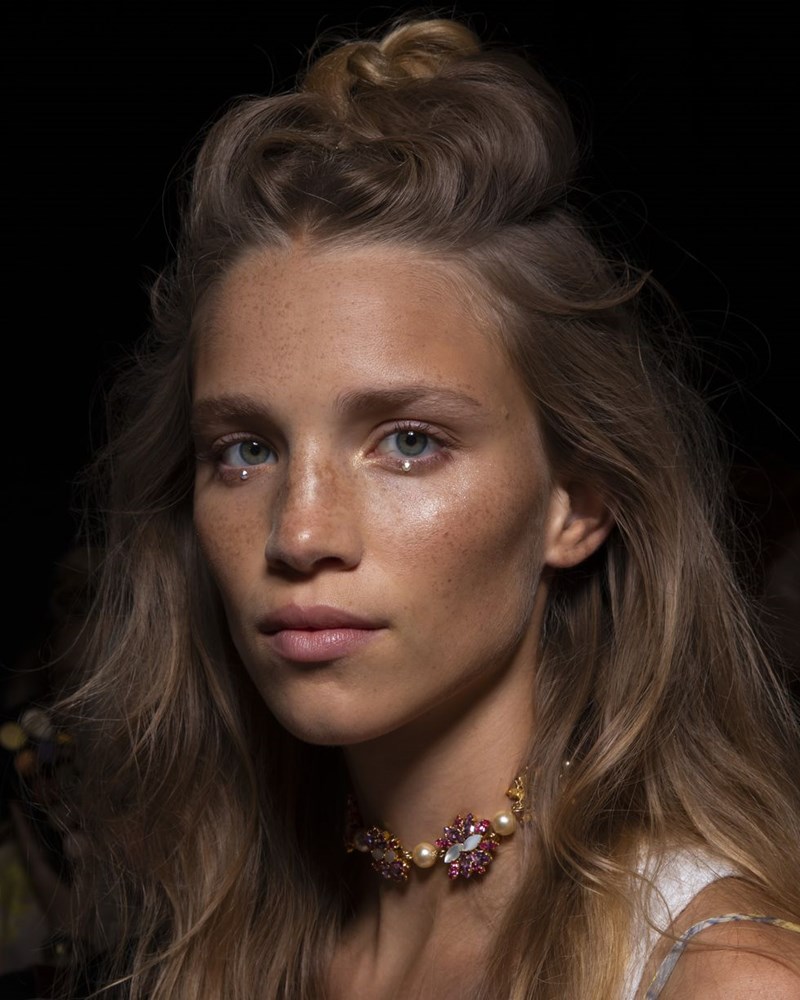 10+1 καλοκαιρινά χτενίσματα που αντέχουν και στις πιο υψηλές θερμοκρασίες - εικόνα 2