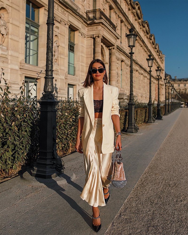 10 street style looks που πρέπει να δεις αν δεν έχεις ιδέα πώς να φορέσεις την midi φούστα σου - εικόνα 1