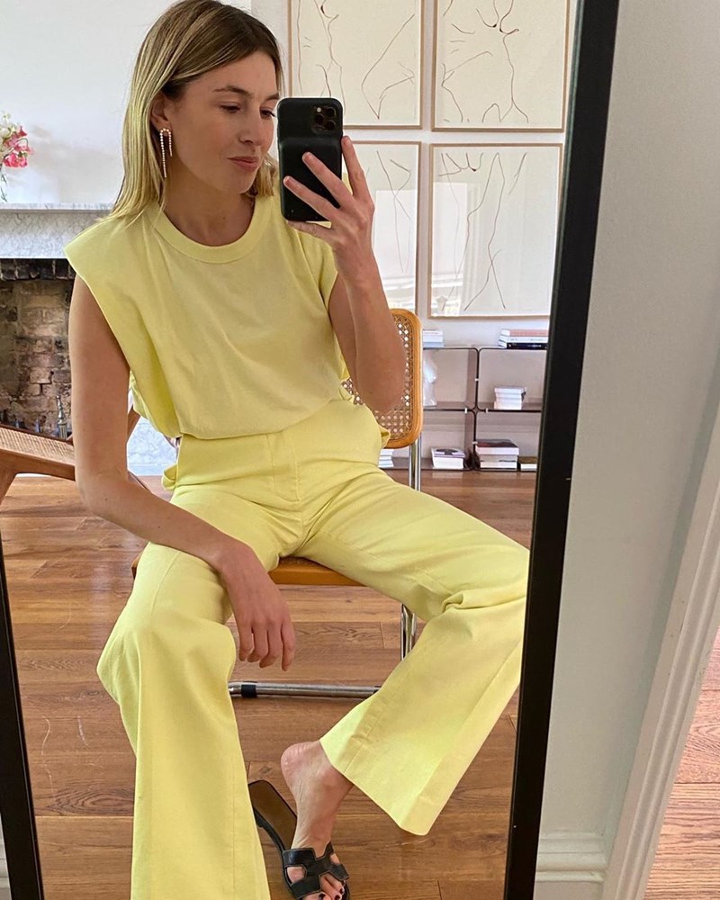 Όποια δεν θέλει αυτό το viral μπλουζάκι στη ντουλάπα της, παρακαλείται να αλλάξει γνώμη (πάραυτα!) - εικόνα 2