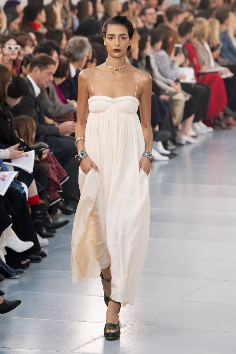 Lingerie Dress: Το κομμάτι-κλειδί που θα κάνει το στυλ σου super sexy (αλλά ποτέ προκλητικό!) - εικόνα 3