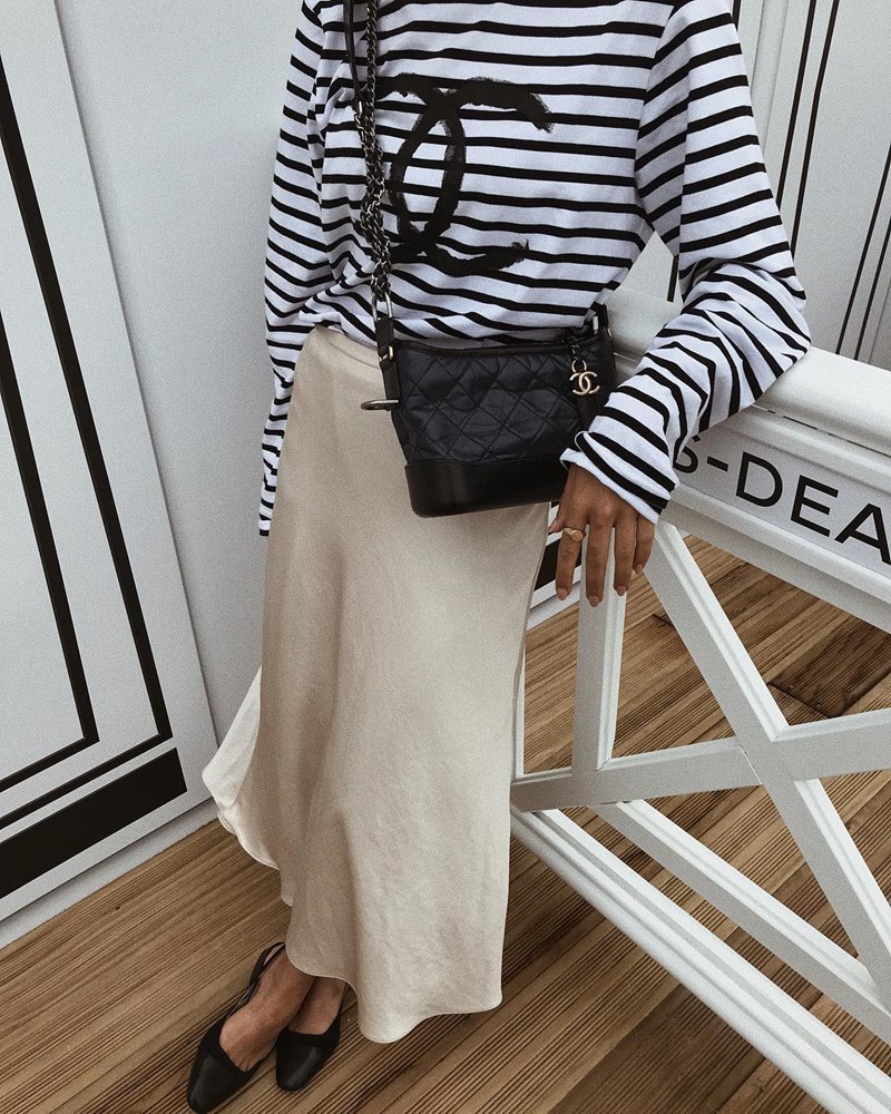 10 street style looks που πρέπει να δεις αν δεν έχεις ιδέα πώς να φορέσεις την midi φούστα σου - εικόνα 4