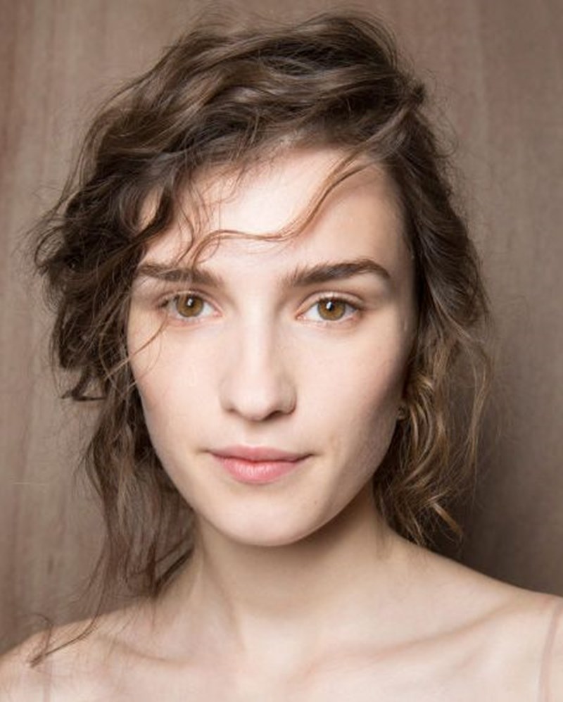 10+1 καλοκαιρινά χτενίσματα που αντέχουν και στις πιο υψηλές θερμοκρασίες - εικόνα 10