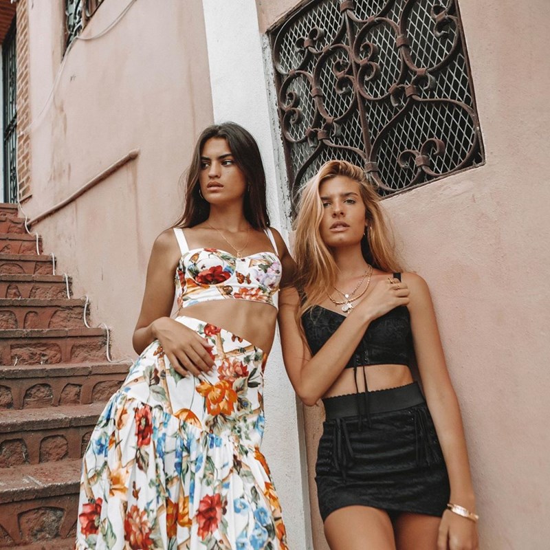 Η γοητευτική influencer που ακολουθούμε όλο το καλοκαίρι - εικόνα 1