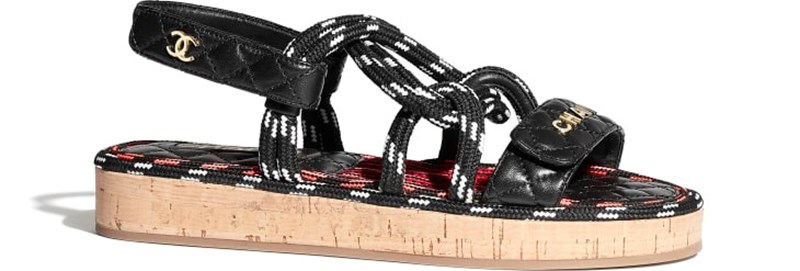 Η Chanel υπογράφει για ακόμα μια φορά τα πιο elegant shoes του καλοκαιριού - εικόνα 7