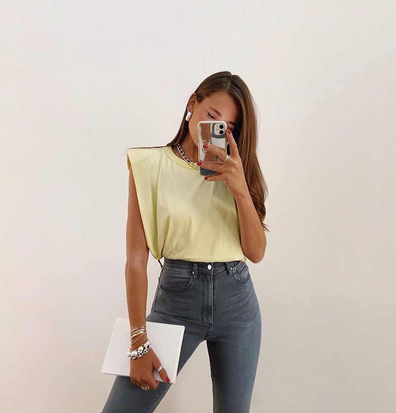 Τζην + T-shirt: 10 αλάνθαστοι casual chic συνδυασμοί για μοναδικές εμφανίσεις - εικόνα 5