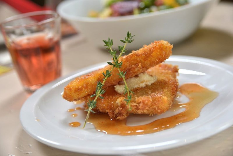 Δοκιμάσαμε αυθεντικά ελληνικές γεύσεις στο κέντρο της πόλης - εικόνα 2