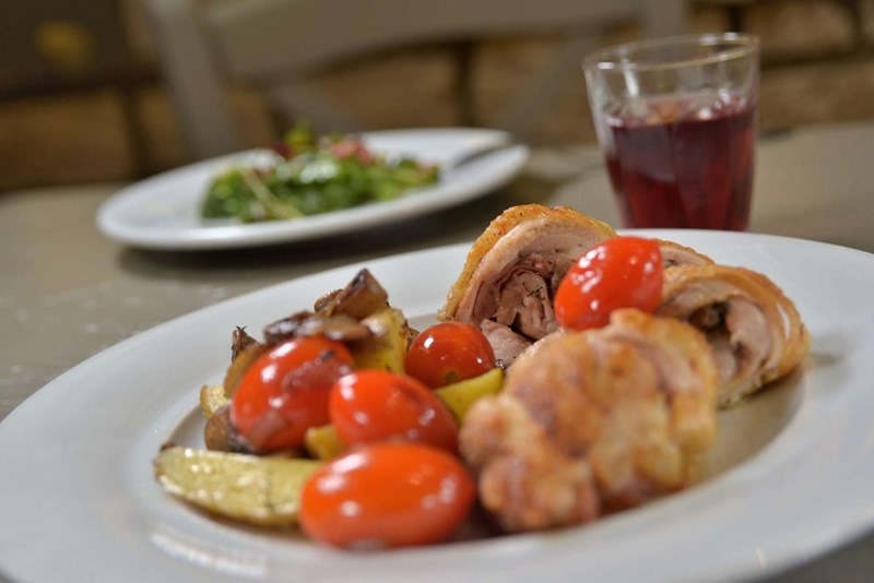 Δοκιμάσαμε αυθεντικά ελληνικές γεύσεις στο κέντρο της πόλης - εικόνα 4