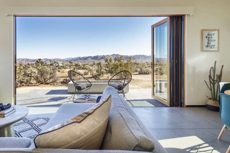 Μια μοντέρνα κατοικία γεμάτη μουσική στην ερημιά της στέπας - εικόνα 12