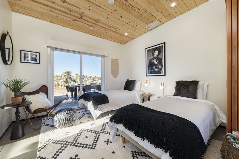 Μια μοντέρνα κατοικία γεμάτη μουσική στην ερημιά της στέπας - εικόνα 14