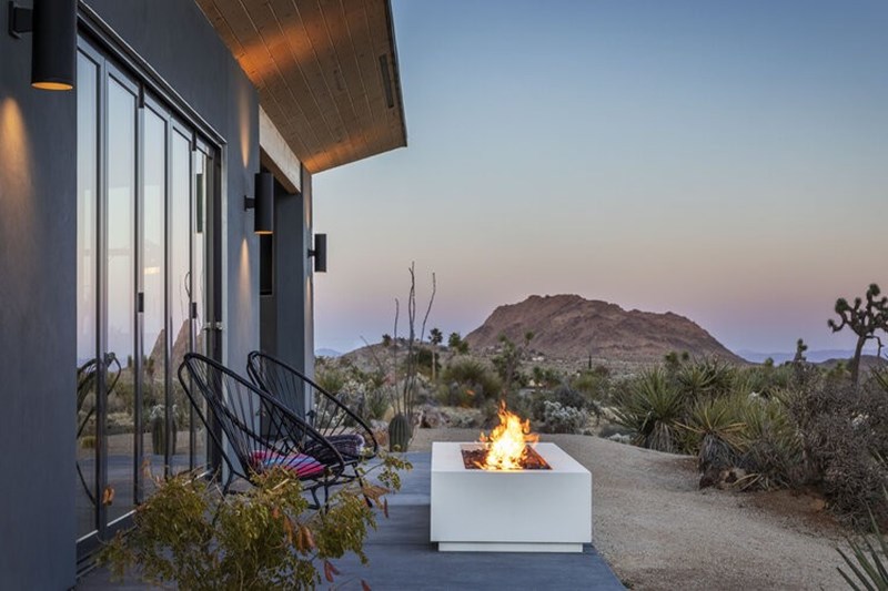 Μια μοντέρνα κατοικία γεμάτη μουσική στην ερημιά της στέπας - εικόνα 1