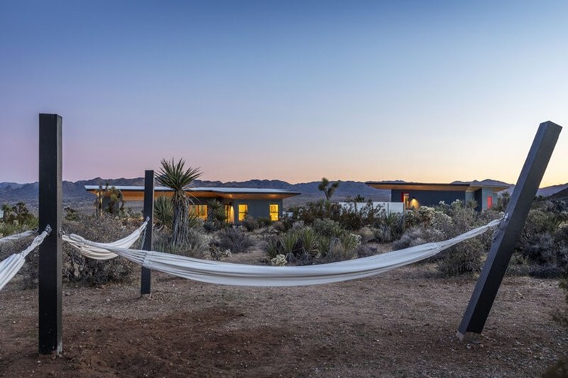 Μια μοντέρνα κατοικία γεμάτη μουσική στην ερημιά της στέπας - εικόνα 9