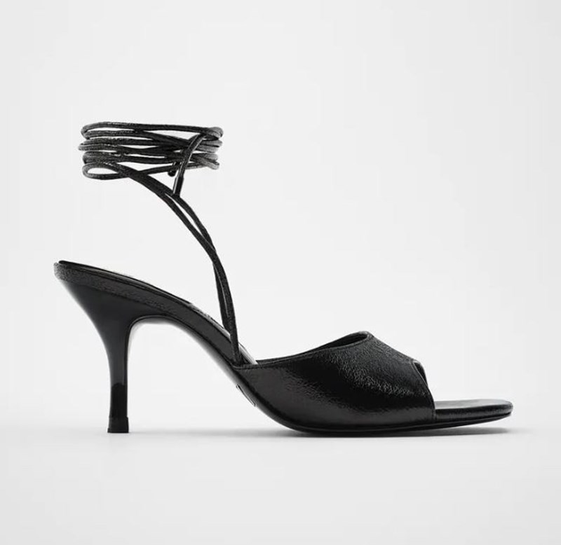 17 black & white κομμάτια Zara για να ζήσεις το πιο minimal (και στιλάτο) καλοκαίρι της ζωής σου - εικόνα 17