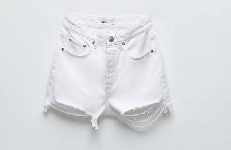 Αυτή η influencer θα σε πείσει να αγοράσεις σήμερα τζην σορτς (22 συνδυασμοί + Get the look) - εικόνα 28