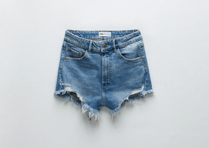 Αυτή η influencer θα σε πείσει να αγοράσεις σήμερα τζην σορτς (22 συνδυασμοί + Get the look) - εικόνα 32