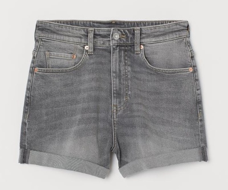 Αυτή η influencer θα σε πείσει να αγοράσεις σήμερα τζην σορτς (22 συνδυασμοί + Get the look) - εικόνα 29