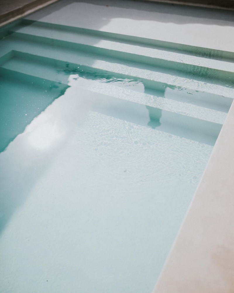 Slow Living: 38 φωτογραφίες από ένα κατάλευκο οίκημα στη Λισαβόνα - εικόνα 8