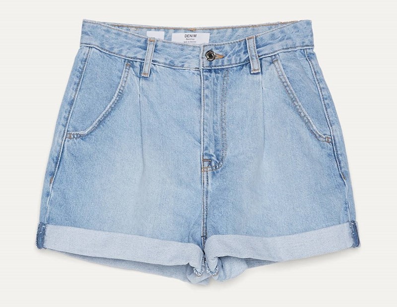 Αυτή η influencer θα σε πείσει να αγοράσεις σήμερα τζην σορτς (22 συνδυασμοί + Get the look) - εικόνα 33