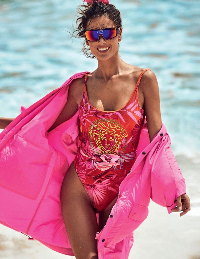 H Alessandra Ambrosio φόρεσε για το ELLE τα πιο καυτά μαγιό του καλοκαιριού - εικόνα 1