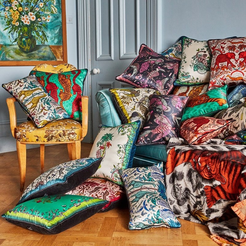 Μια συλλογή μαξιλαριών που μοιάζουν με φιλμ του Τιμ Μπάρτον - εικόνα 2