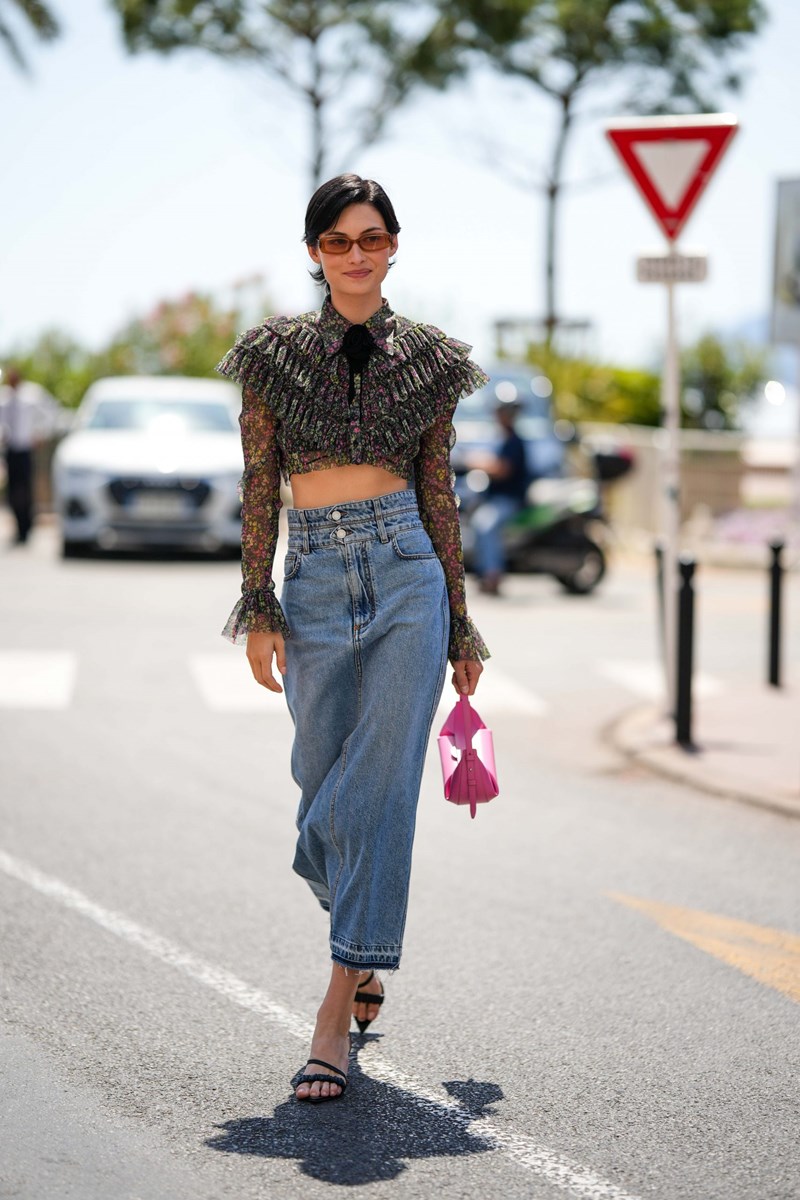 Έχεις μια τζην φούστα στην ντουλάπα σου; Σίγουρα! 8 τρόποι να την συνδυάσεις - εικόνα 7