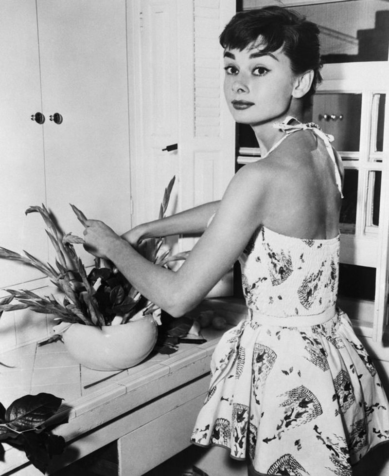 Audrey Hepburn: Πώς θα αντιγράψεις σήμερα το καλοκαιρινό στυλ της; - εικόνα 2