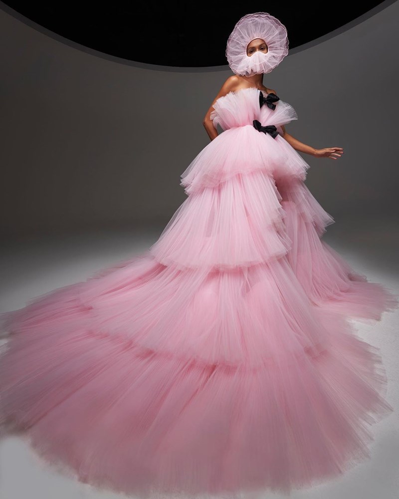 H Haute Couture collection του οίκου Giambattista Valli μοιάζει βγαλμένη από όνειρο - εικόνα 1