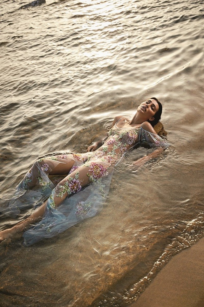 Η Ελληνίδα σύντροφος του Gerald Butler ήταν το cover girl του ELLE (δείτε τη φωτογράφισή της) - εικόνα 3