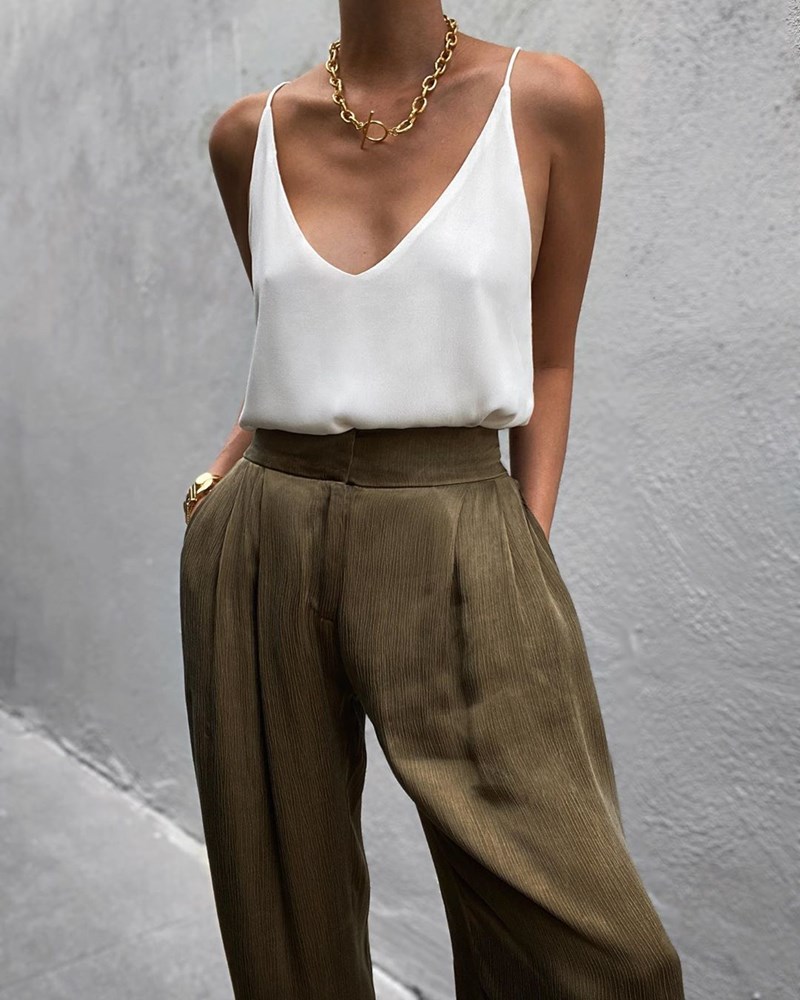 Παντελόνι + τοπ: 10+1 απόλυτα θηλυκοί συνδυασμοί που θα ερωτευτείς - εικόνα 1