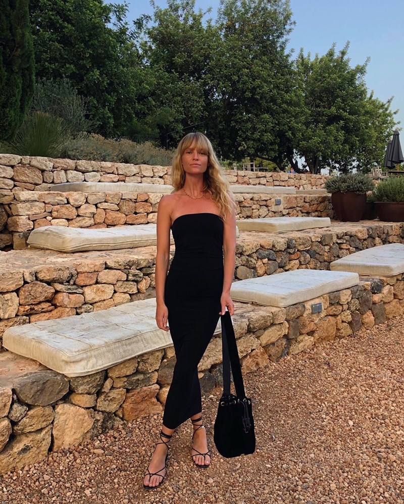 15 outfits που επιβεβαιώνουν πως το μαύρο είναι η πιο έξυπνη επιλογή και (!!!) το καλοκαίρι - εικόνα 1