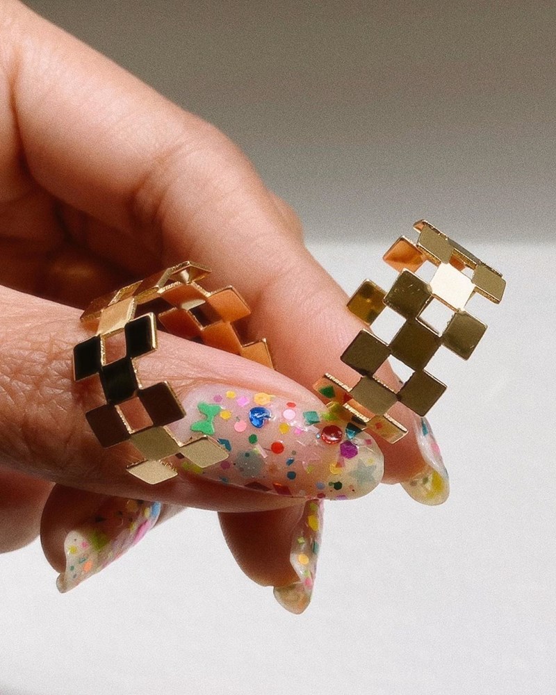 Ξεκινάμε τη νέα εβδομάδα με pop χρώματα στα νύχια και διάθεση στα ύψη - εικόνα 2