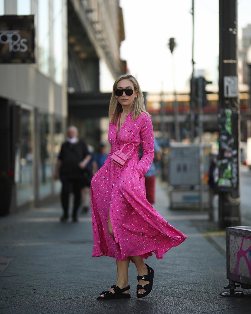 Φέτος θα φορέσεις επιτέλους dad sandals! 12 outfits που θα σε πείσουν - εικόνα 2