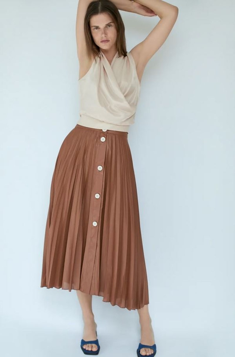 Προλαβαίνεις να αποκτήσεις μια πλισέ φούστα - εικόνα 1