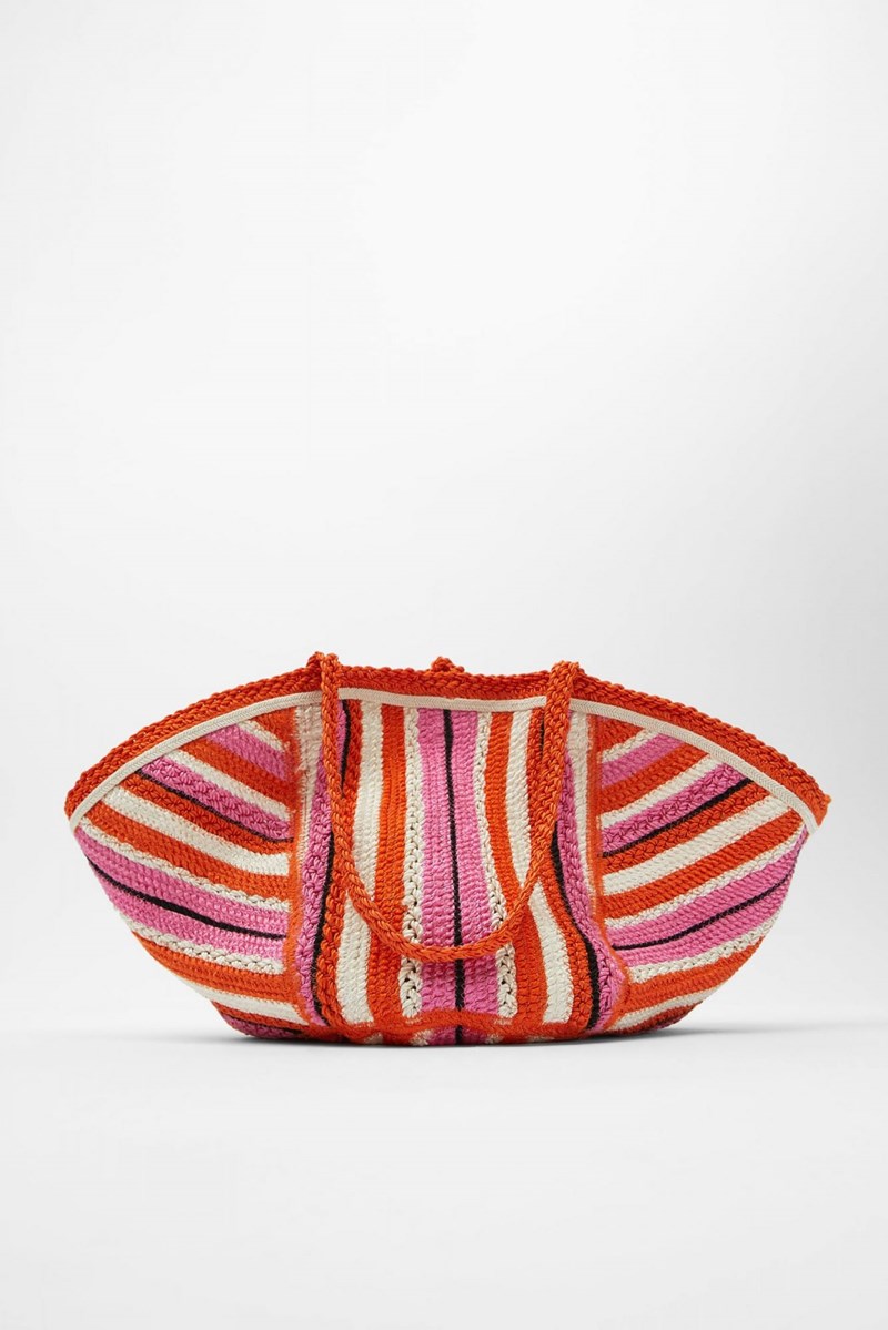 Ψάθινη τσάντα, Zara.