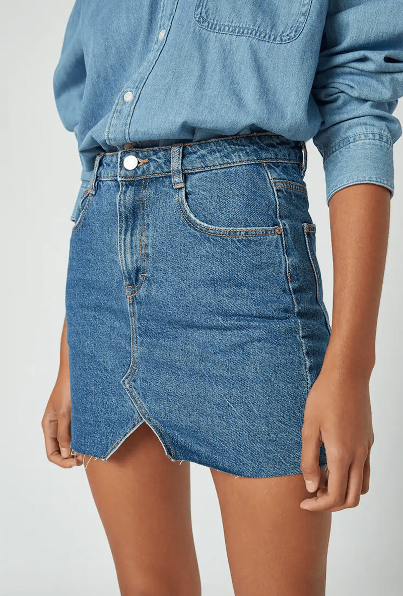 Υπήρξε χρονιά που δεν χρειάστηκες μια τζην φούστα, για να συμβεί τώρα; (6 must-have σχέδια!) - εικόνα 4