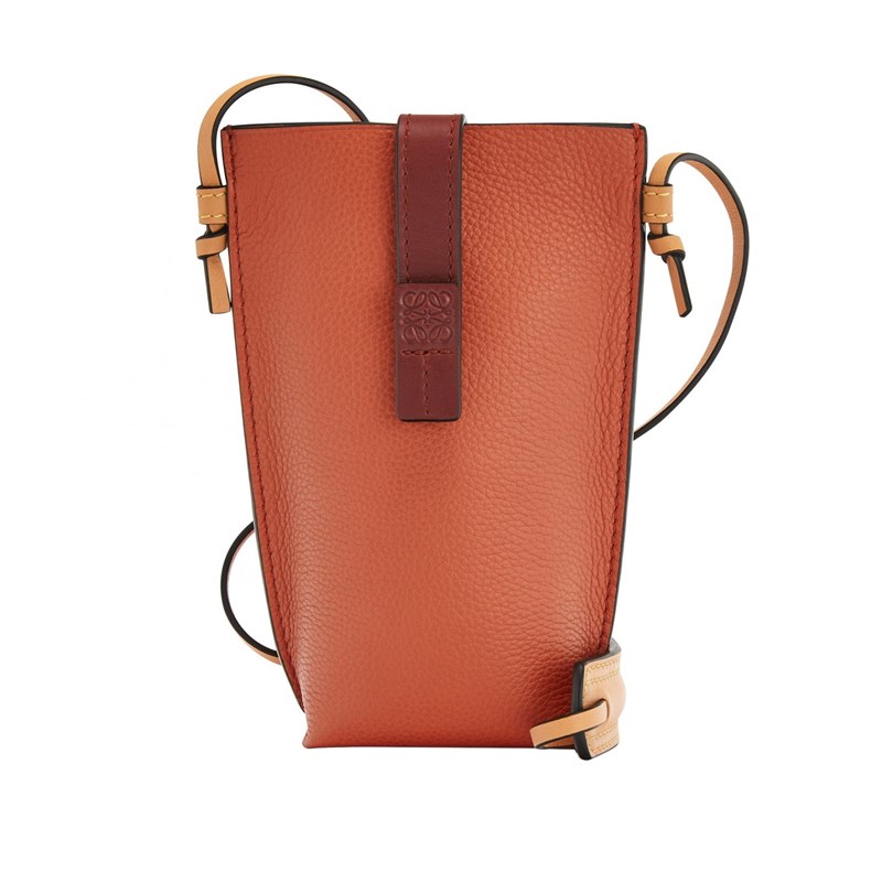 Πορτοκαλί: 11 ακαταμάχητα street style looks και 12 stylish items αρκούν για να σε πείσουν να βουτήξεις την ντουλάπα σου στους υποτόνους του - εικόνα 8