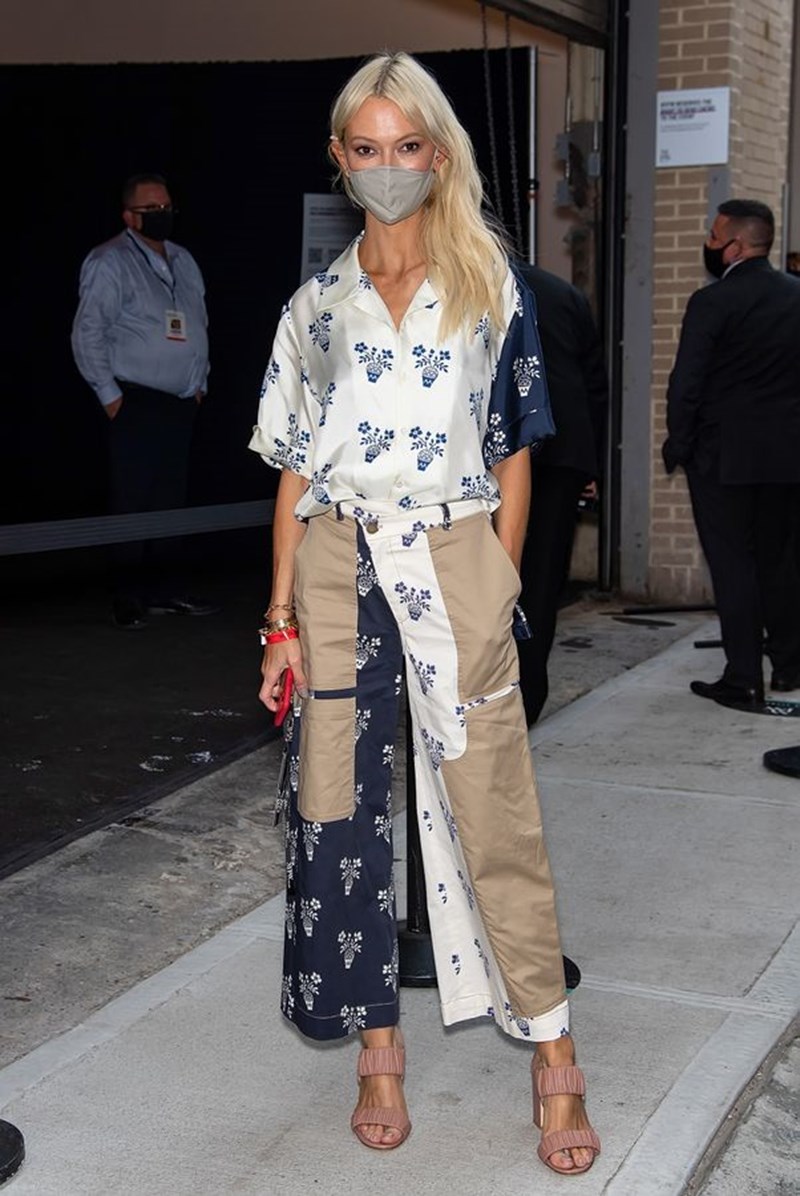 NYFW: Οι fashionistas κάνουν street style με τις μάσκες τους - εικόνα 5