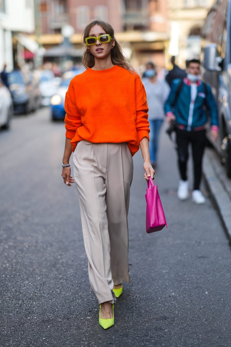 Πορτοκαλί: 11 ακαταμάχητα street style looks και 12 stylish items αρκούν για να σε πείσουν να βουτήξεις την ντουλάπα σου στους υποτόνους του - εικόνα 1