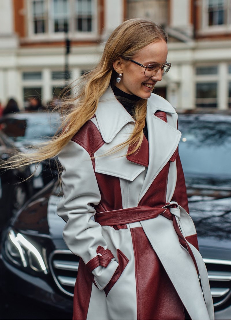 Η καμπαρντίνα είναι must-have αλλά όχι όπως την έχεις συνηθίσει... - εικόνα 2