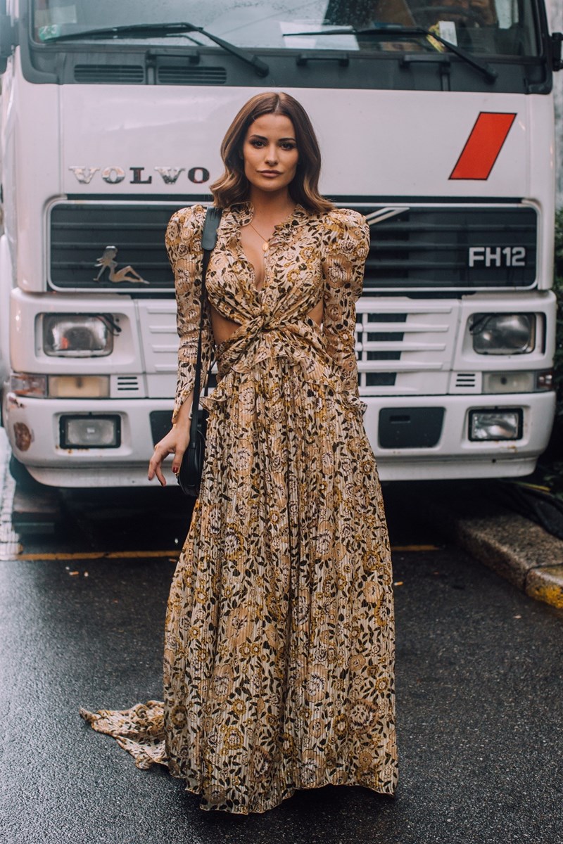 Street Style: Τι φορούν τώρα οι πιο καλοντυμένες γυναίκες στο Μιλάνο; - εικόνα 12