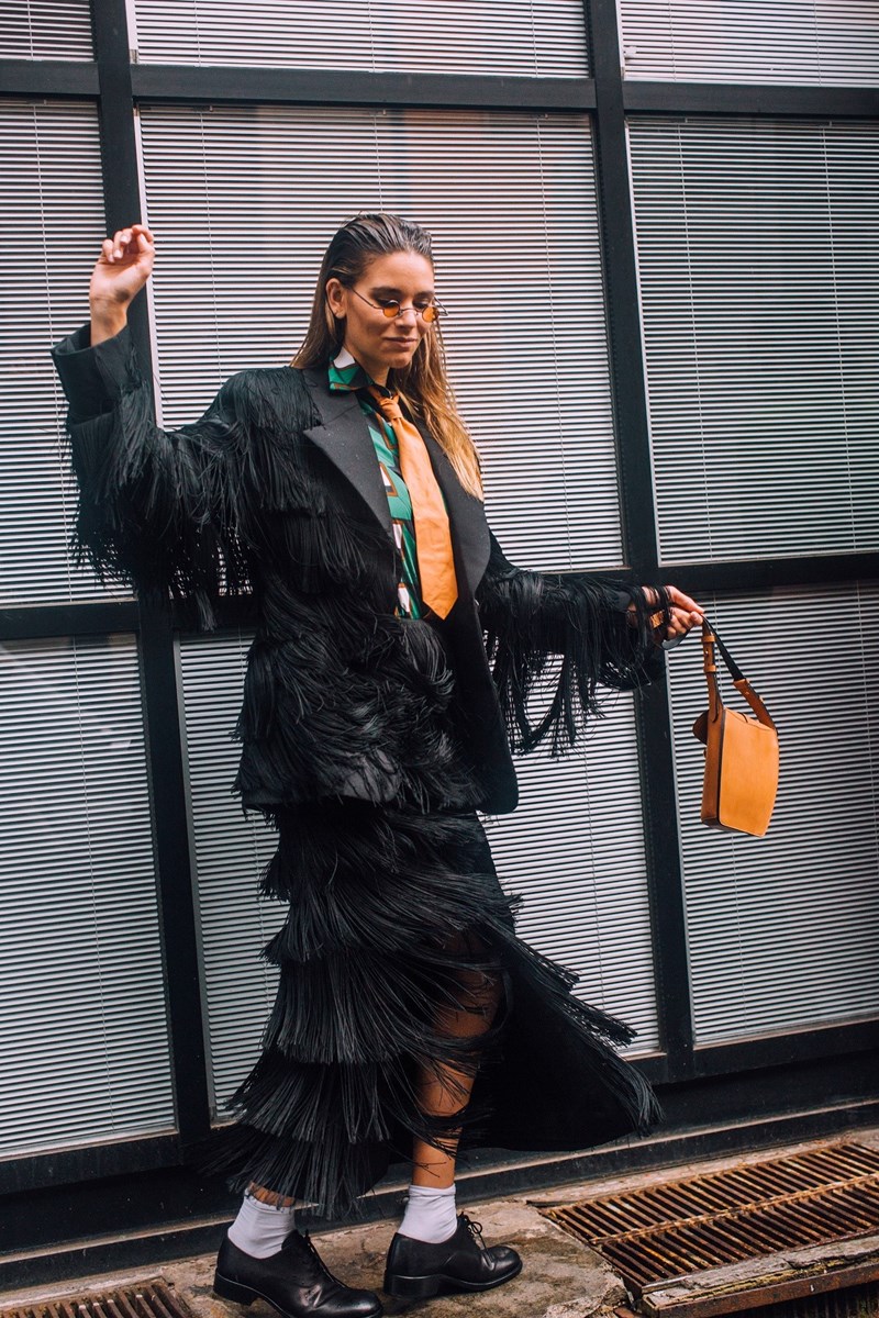 Street Style: Τι φορούν τώρα οι πιο καλοντυμένες γυναίκες στο Μιλάνο; - εικόνα 6